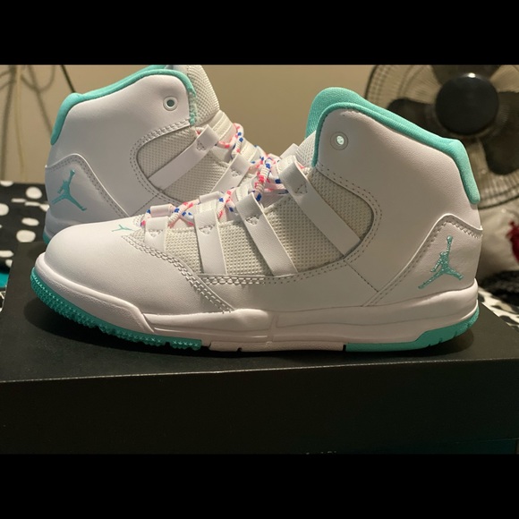 Size 13 kids Nike Shoes - Picture 1 of 2